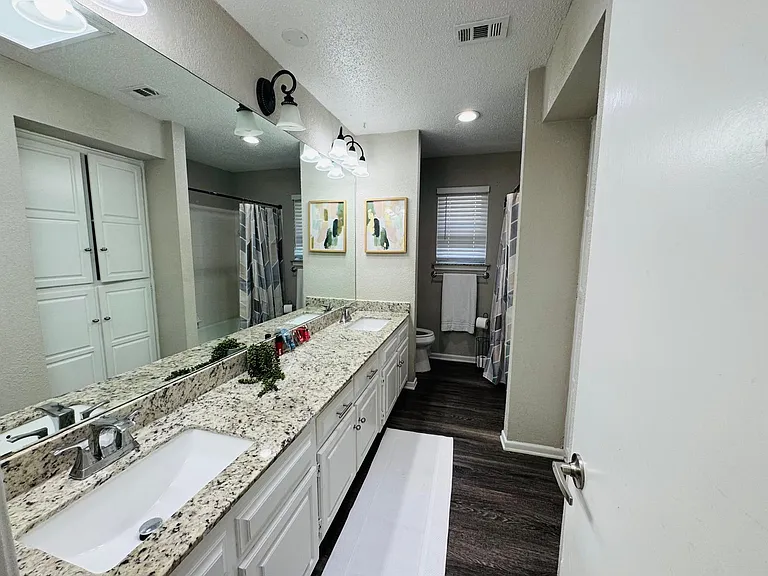 1706 Kingsborough Dr — Photo 11