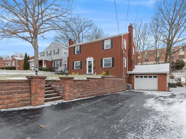 347 Mount Vernon Dr, Ellwood City, PA 16117