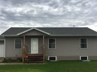 425 Pike St, Ridgeway, IA 52165