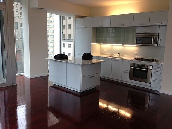 5th image of 550 N Saint Clair St APT 1204