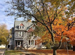 915 N East St APT 4, Bloomington, IL 61701