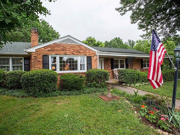 2nd image of 141 Yorkshire Cir