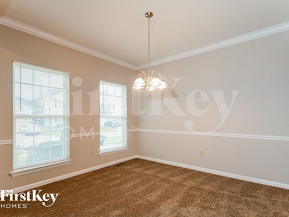 5th image of 218 Greenshire Ln