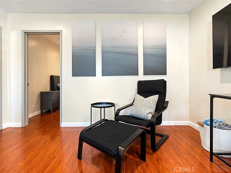 18228 Regina Ave — Photo 6