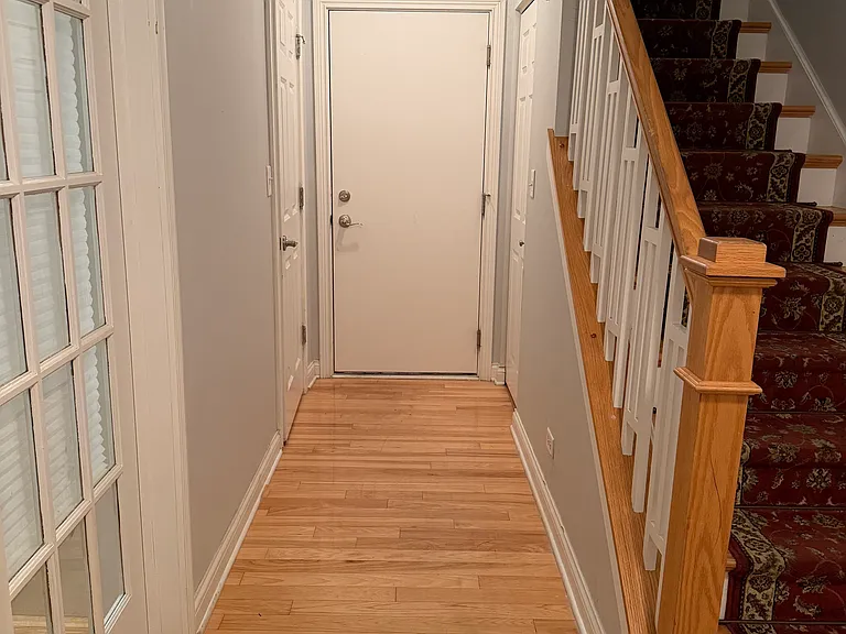 104 S Myrtle Ave — Photo 2