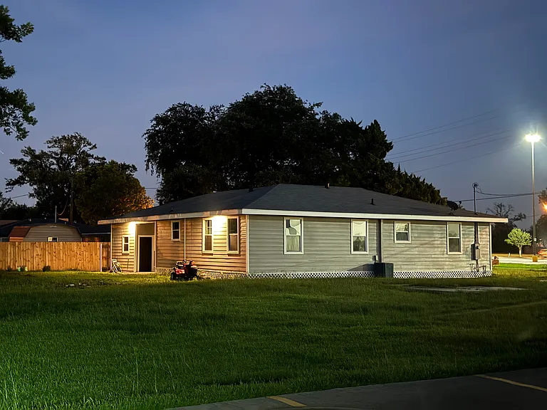 308 W Hale St — Photo 17