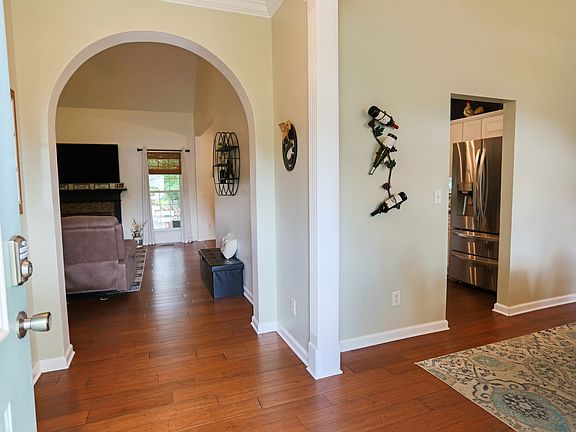 5th image of 404 Sunnycrest Dr
