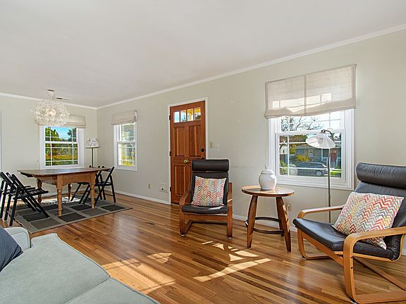 3rd image of 1204 Missouri St