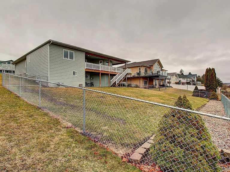111 Orchard Park Ln — Photo 2