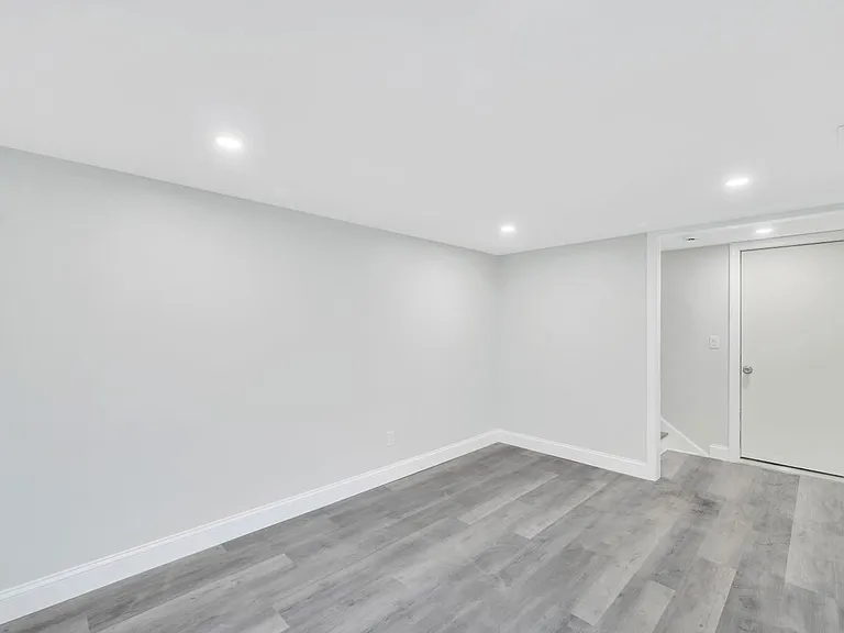 615 Macdonald Ave #B — Photo 10