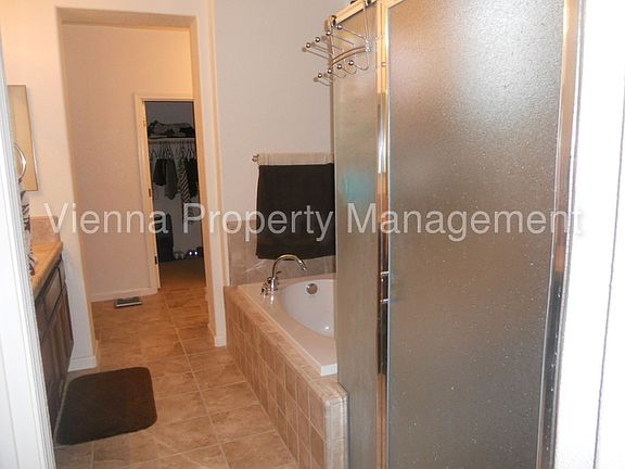 4th image of 2212 Greatfield Dr