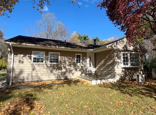 18 Chestnut Ln, Newburgh, NY 12550