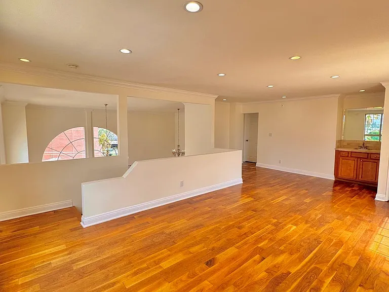 11812 Gorham Ave #Penthouse 1 — Photo 12