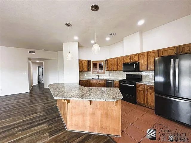 11857 E 27th Pl — Photo 10
