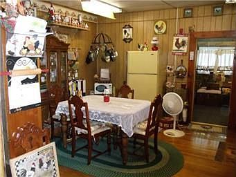 4th image of 441 Donnelly Ave