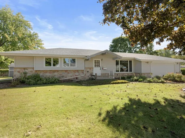 6200 North Alberta LANE, Glendale, WI 53217