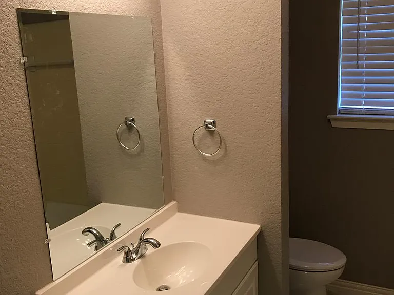 1025 Almond Dr — Photo 13