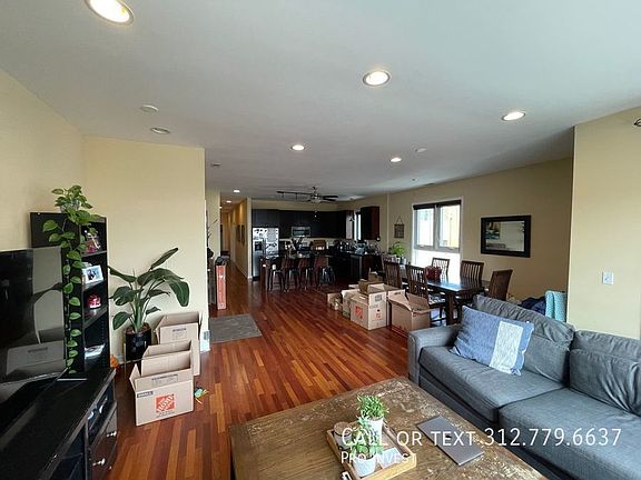 3rd image of 2310 W Jackson Blvd APT 4A