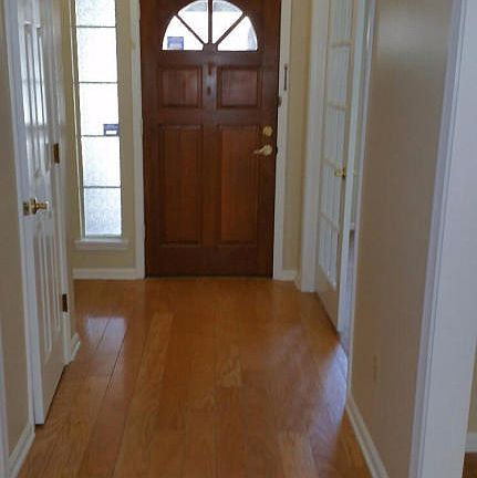 3rd image of 10926 Berkshire Ln