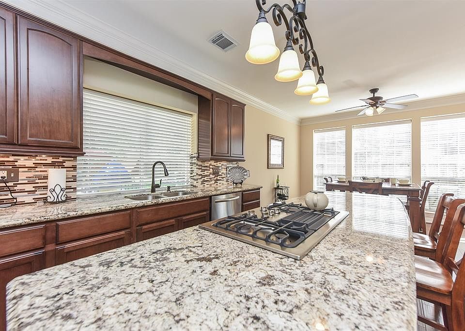 1st image of 2656 Waverly Dr