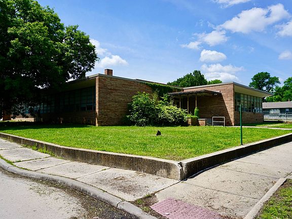4th image of 1009 W Pacific Ave