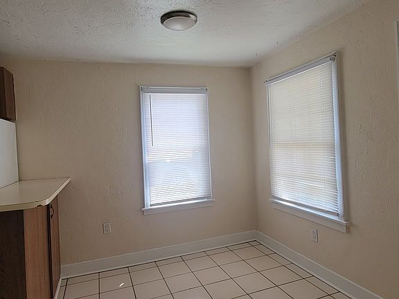 5th image of 924 SW 5th Ave #A