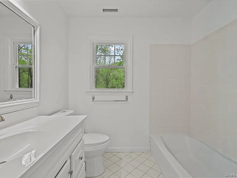 10 Silvermine Dr — Photo 9