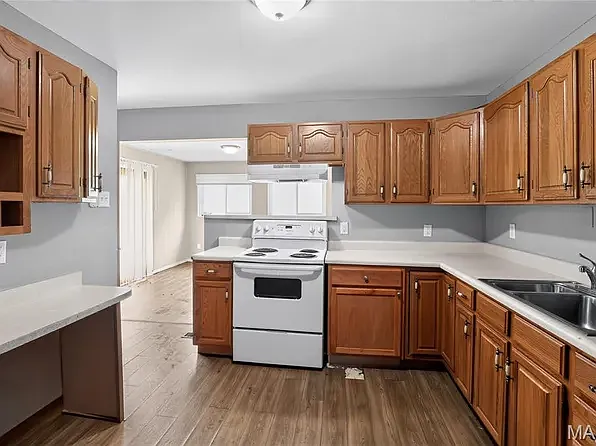 9XX Smith Ave — Photo 1