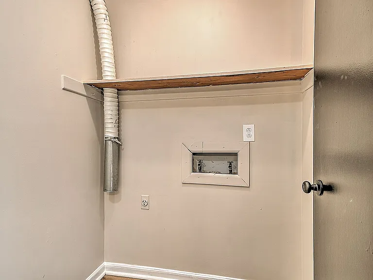 921 Elizabeth St — Photo 19