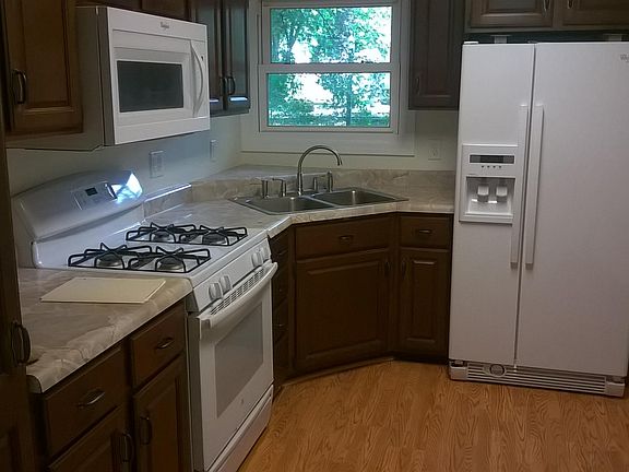 3rd image of 19 Arlington Dr