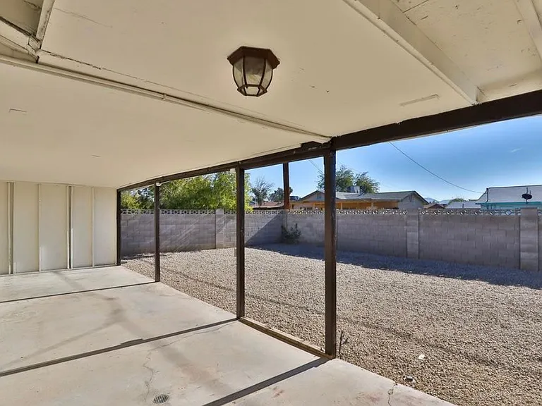 2421 W Anderson Ave — Photo 20
