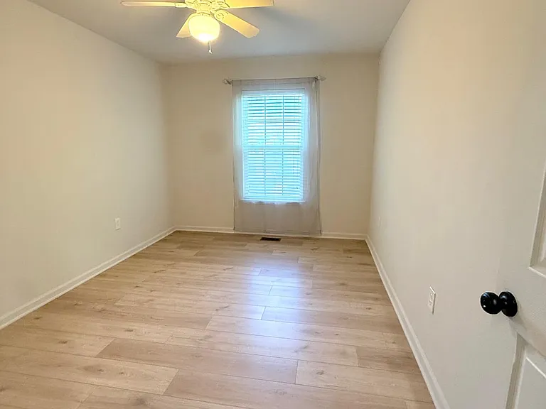 610 Brentwood Ct — Photo 49