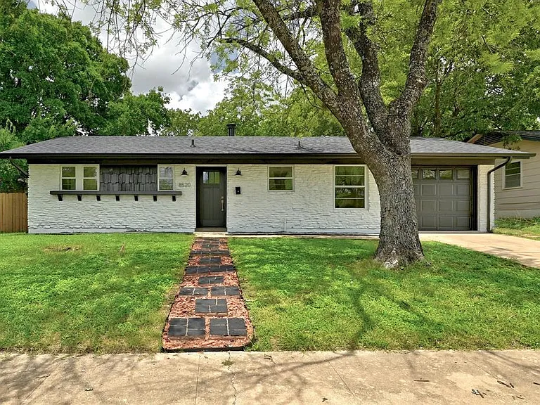 8520 Bradford Dr — Photo 2