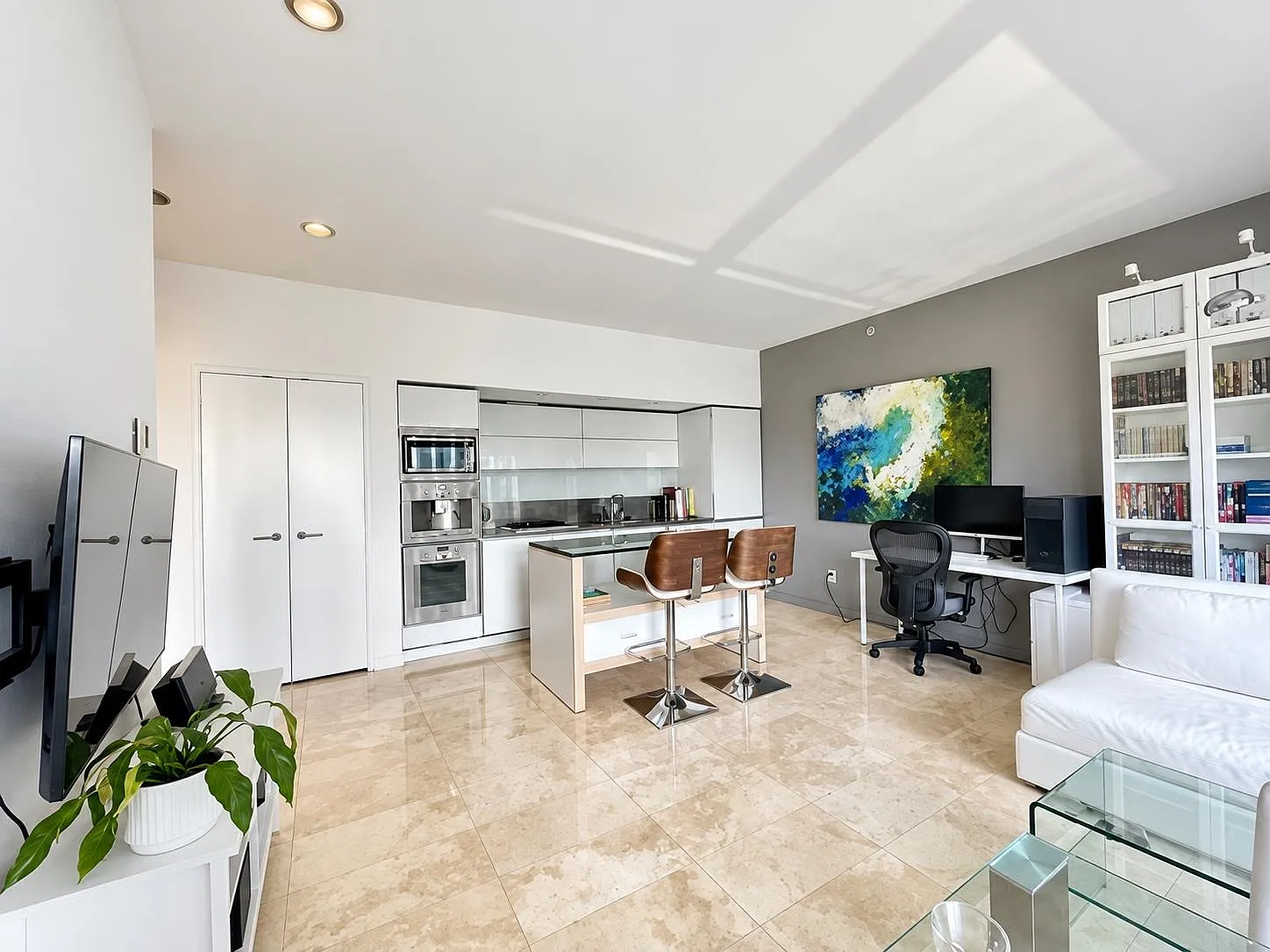 1 bed, 630 sqft, $3,200 — Photo 2