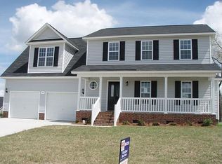 1454 Thoroughbred Trl, Parkton, NC 28371