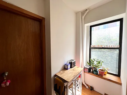 Rented by KNOCKKNOCK LLC | media 12