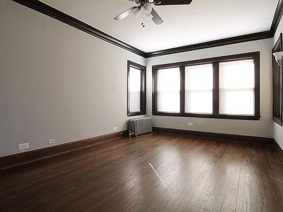 2nd image of 710 1/2 N Austin Blvd APT 2W
