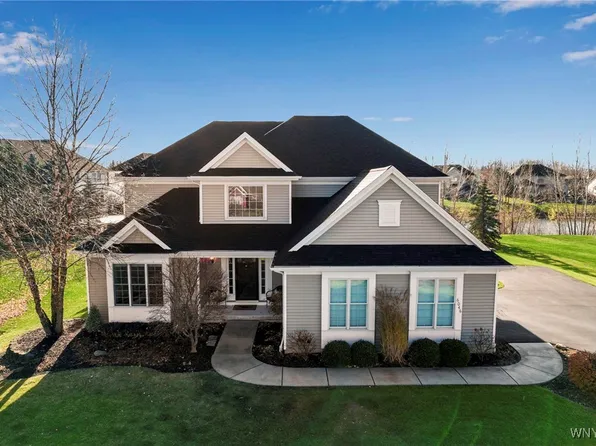6046 Corinne Ln, Clarence, NY 14031