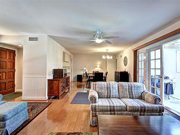 3rd image of 608 Silver Shoals Ave