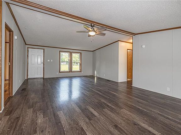 4th image of 980 W 265th St