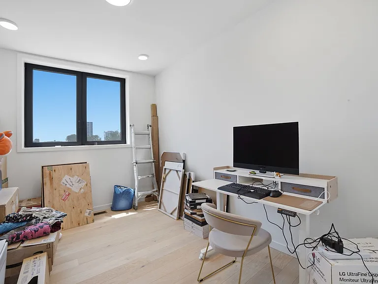 5039 N Winthrop Ave #2F — Photo 18