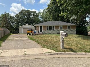 432 Guthrie Ct N, Oakdale, MN 55128