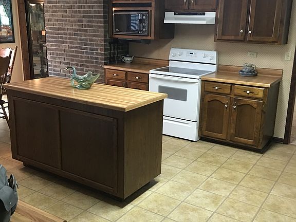 Spacious kitchen 