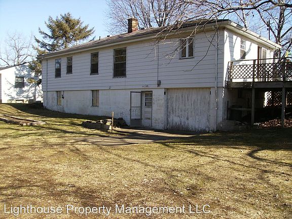2nd image of 325 Elm St SE