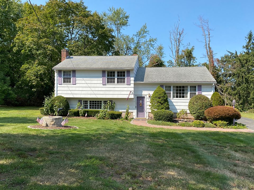 372 Middletown Avenue