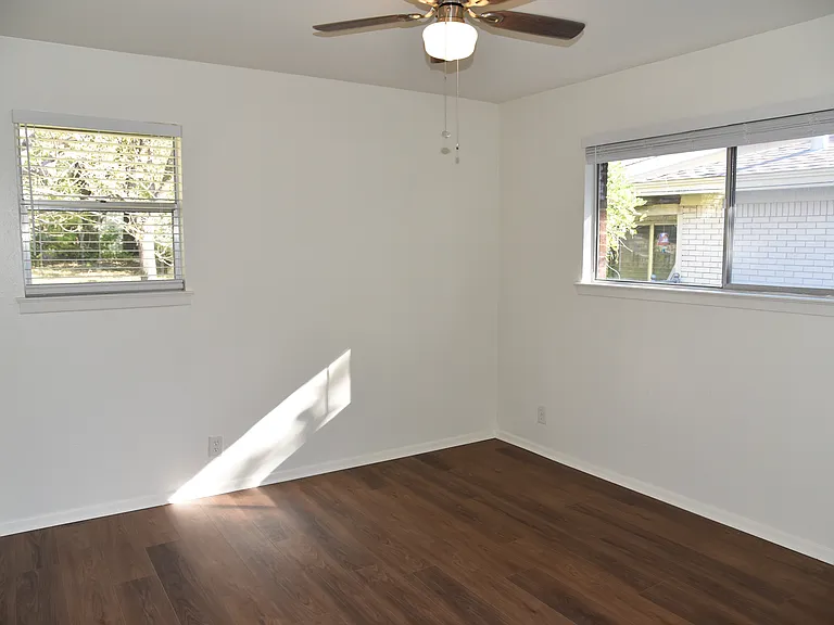 1212 Desiree Ln — Photo 15