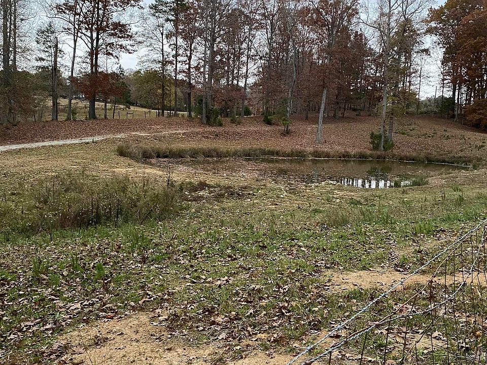 2nd image of 140 Black Rd