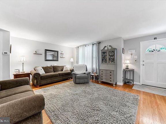 3rd image of 345 Holt Ln