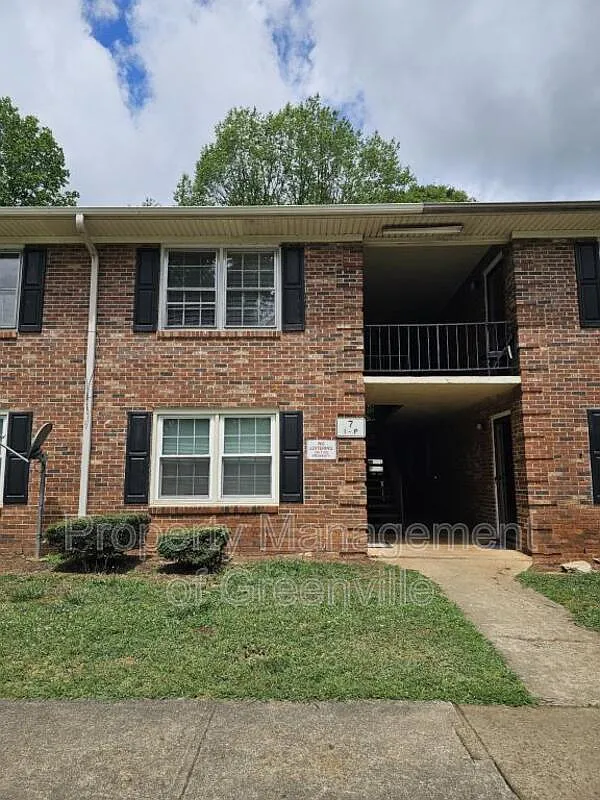 1 bed, 1.0 bath, 810 sqft, $799 — Photo 1