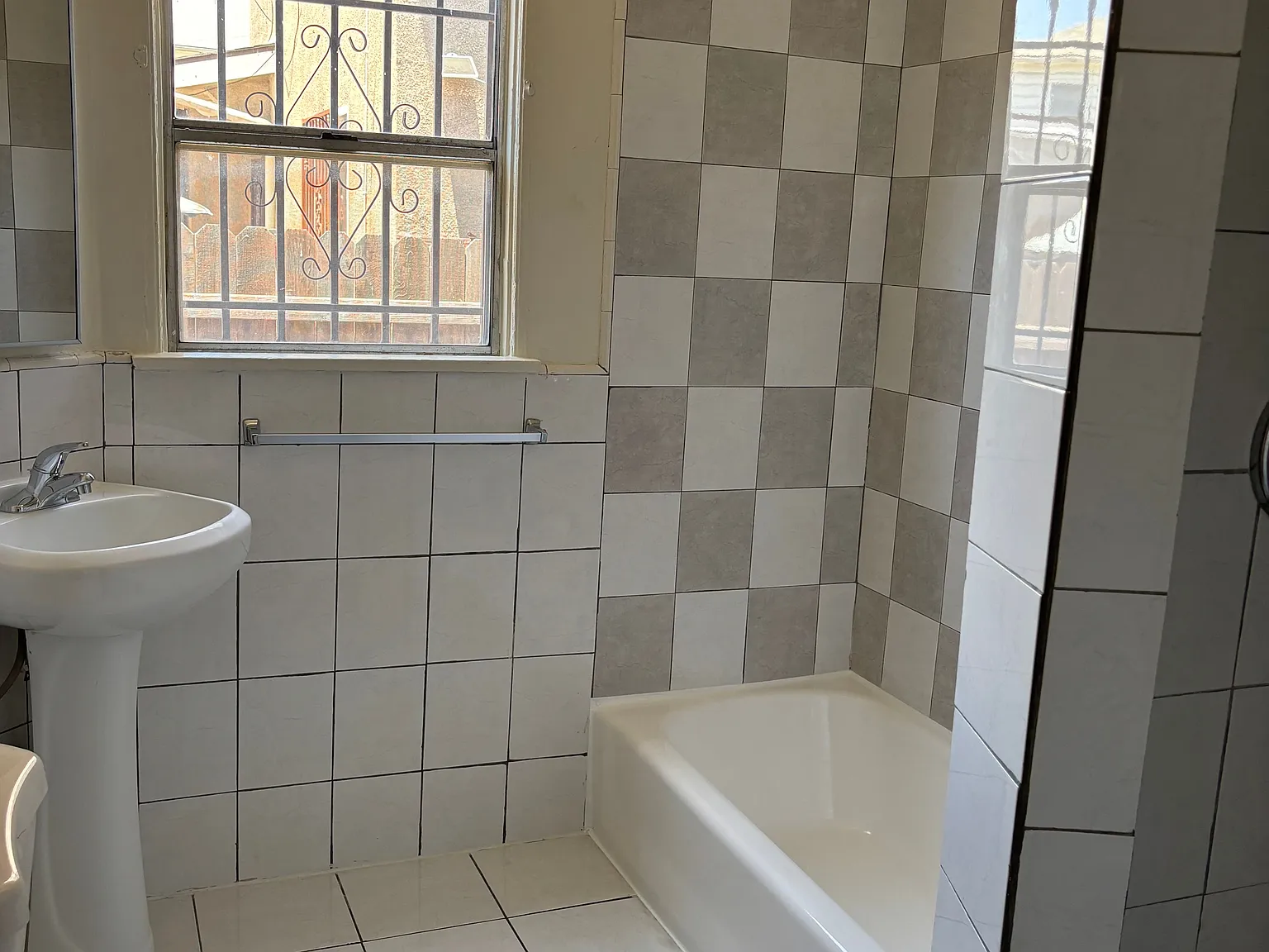 2 bed, $2,095 — Photo 2